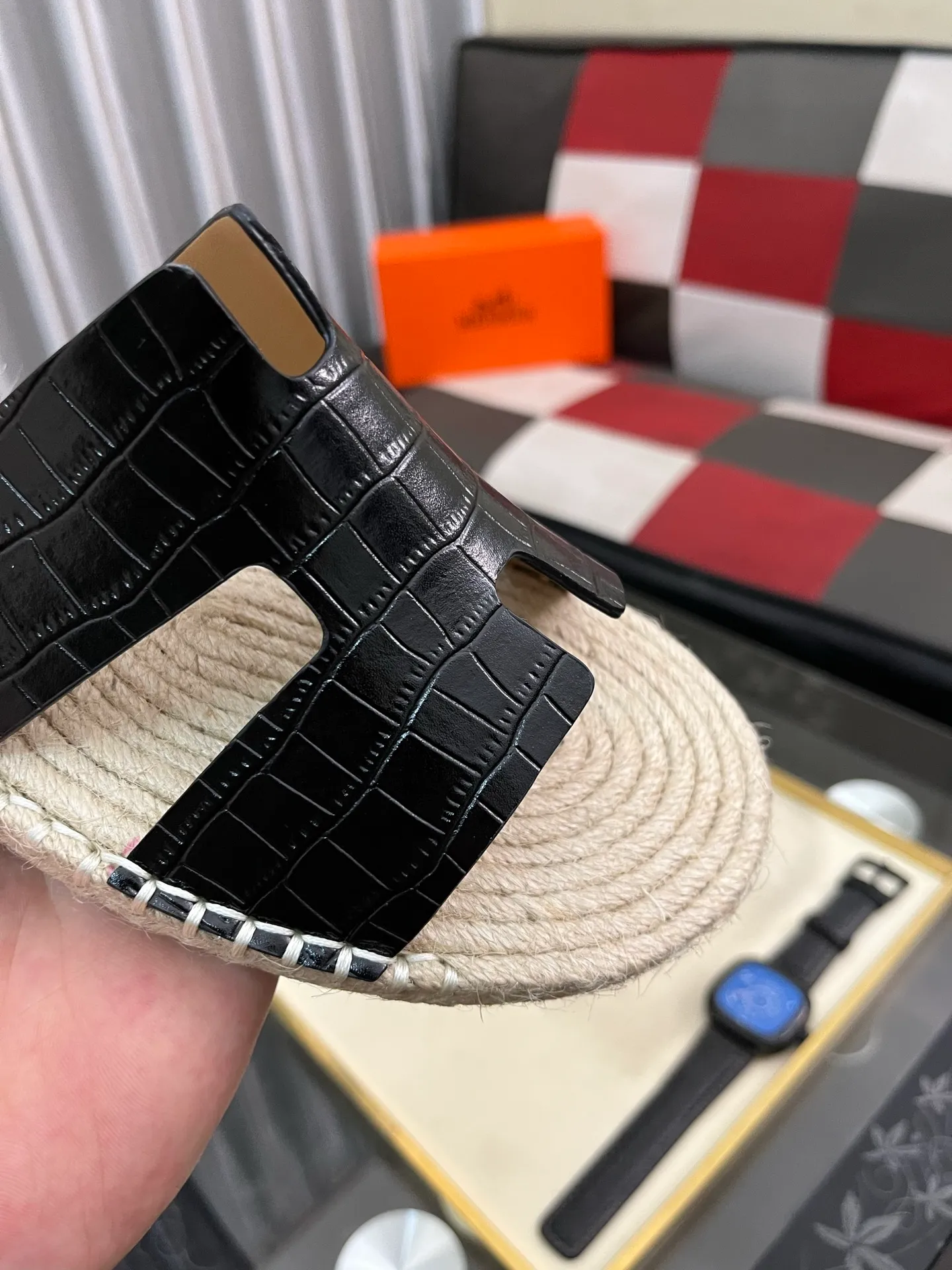 Men's shoes 💰340⌚️⌚️《HERMES》Hermes 💁♂️Men's casual slippers, compare the quality at the counter🧚🏿♂️ The upper layer has a stone pattern with clear texture, showing high-end, high-end, comfortable to wear and versatile. Purely hand-pulled, raw rubber breathable outsole, breathable and comfortable lambskin lining, 100% comfortable density, original rubber outsole wear-resistant code number 38-44. Can be customized 45-46-47